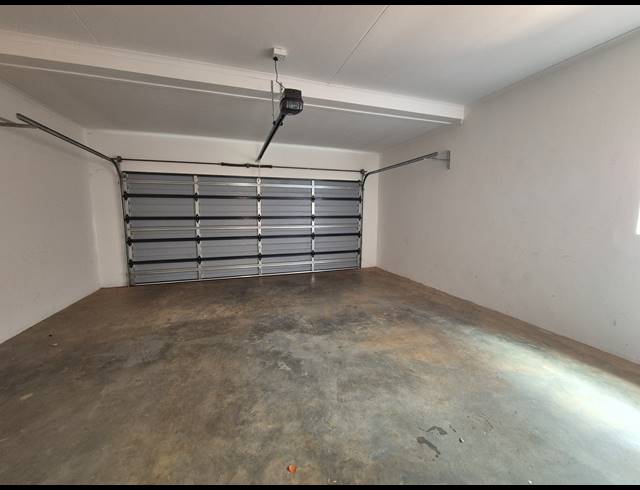 3 BEDROOM DUPLEX TO LET IN GLEN MARAIS